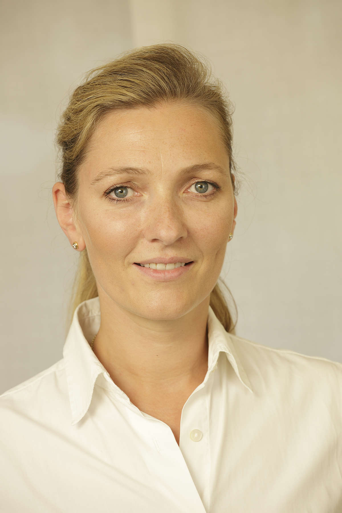 Portrait von Dr. Kathrin C. Tröber